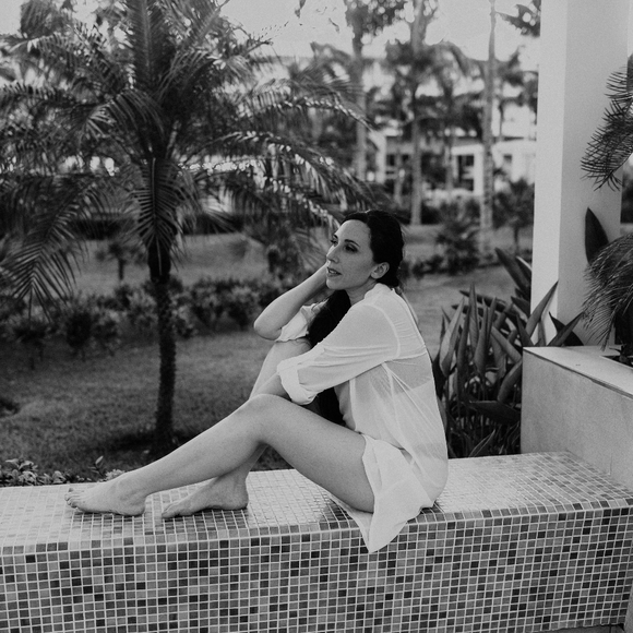 Meet your Posher, Gina. - Picture 2 of 3